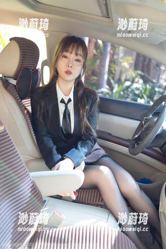 尤蜜荟-娜露Selena 尤蜜荟 - 娜露Selena的清纯写真作品——这完全是阻挡不了的兔子风暴,一看就动人无比!