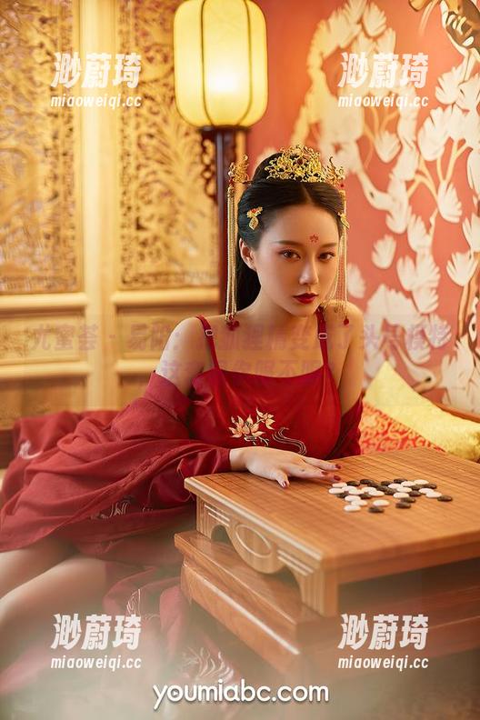 尤蜜荟 - 易阳：把狐狸精变成了头号模特，这套图你服不服？