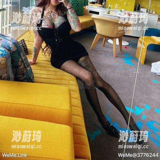 微密圈 - 当吊带与希希Gina相遇：图包里的轻松时刻