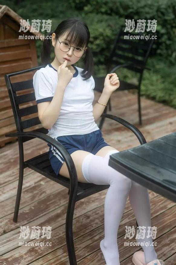 别问我为什么瘦得快，幼水铃衣的运动cos太会玩，下载一张试试？