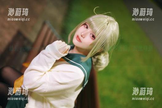 幼爱youmeko的精选图包，礼服款式一点都不低调，如此夸张！