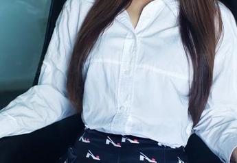推女郎 – 杨伊校园套图更新，原来我一直在站台等她