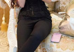 推女郎 – 写真界的绝佳搭档：王馨瑶与她的美腿，谁能抵挡？