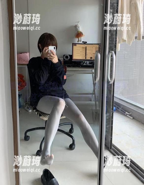 微密圈 - 无敌哒小姨妈的作品福利多多，看这个女孩如何颠覆你的审美！