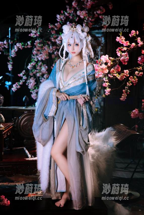 在日奈娇的泳池旁，发现一段定制的静谧作品