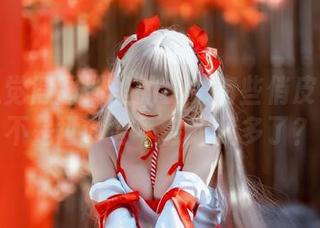 为啥总觉得图册里的巫女有些俏皮？是三不是世w会不会想我多了？