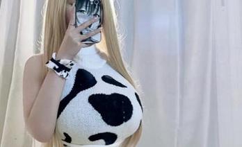 微密圈 – 她越自然，我越紧张：是可馨吖的写真与我的不安男友视角