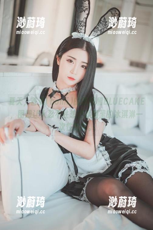 夏天，普美(bomi)的原图和BLUECAKE，图册让人忍不住想把冰箱里的冰淇淋一次性吃完。