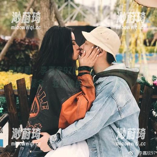 微密圈 - 李嘉欣97的全套视频，像是老友聚会，轻松愉快又带点小趣味