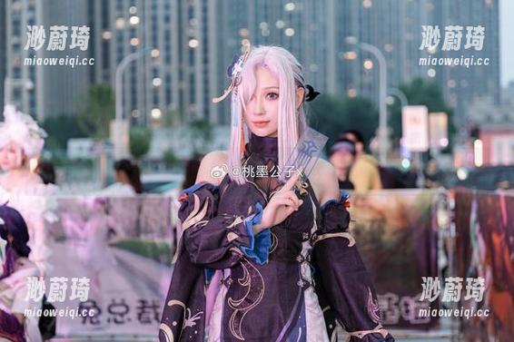 桃墨公子的窗边写真，网盘里藏着些奇怪的东西……