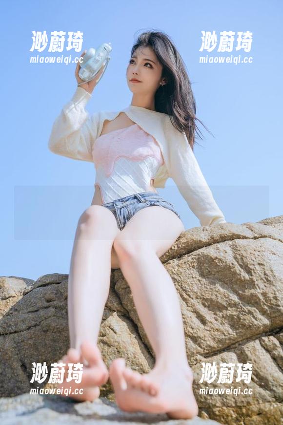 桃良阿宅参与的蓝色比基尼在线挑战，高清呈现潮流逆袭