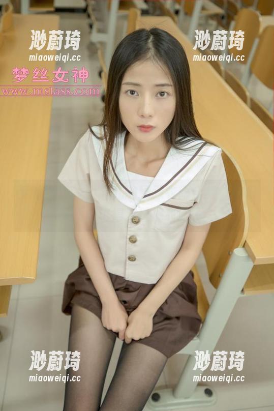 梦丝女神 - 小允儿的绿绿衣服合集，我们是不是也得跟风挑衣服了…