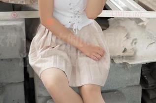 梦丝女神 – 莹仙女的比基尼作品集，倒是让我想起夏天的水边。