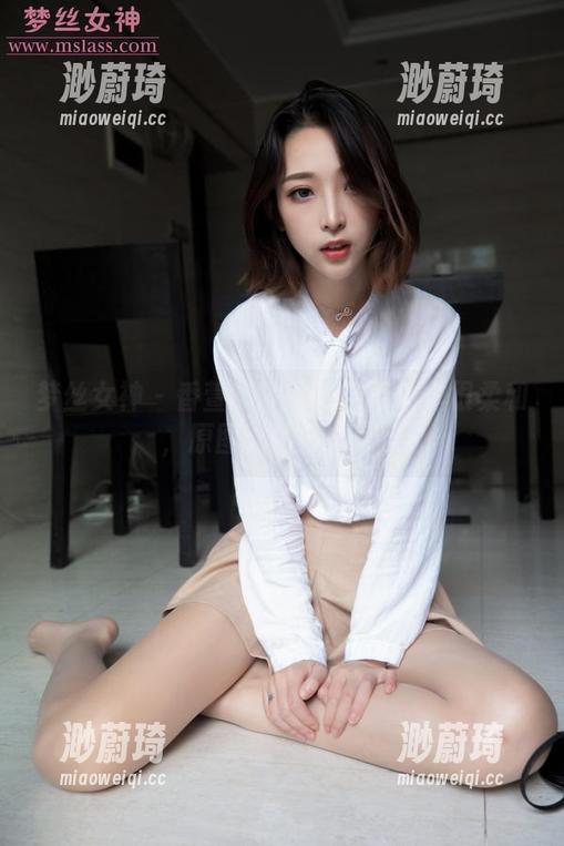 梦丝女神-香萱 梦丝女神 - 香萱的瑜伽:别看动作很柔和,原图就是如此撩人