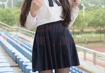 森萝财团 – 小奶糕Milky的美图特辑：才不是随便的“美”，翻页便是有料。