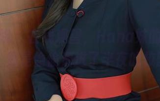 模范学院 – 在线观望，Hana妹的制服原图，像是偷偷溜进了半夜的校园。