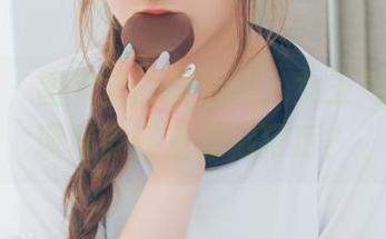波萝社 – 图片里的柳侑绮，女王气质是乍现俏皮还是深藏狠厉？