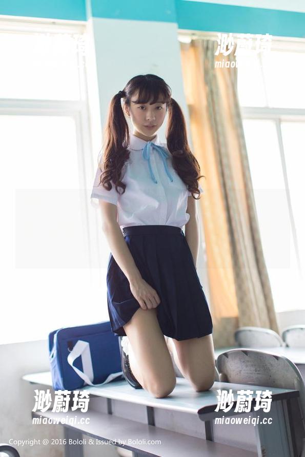 波萝社-猫九酱Sakura 波萝社 - 当猫九酱Sakura穿上泳装,水面下潜藏了什么?精选图片等你自己想象!