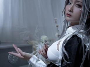 当洛璃LoLiSAMA遇上2B：泳池里的画面竟然如此美妙