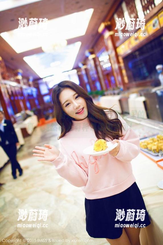 爱蜜社 - 她是厨娘！温心怡在图库里的写真，竟然让人有种饥饿的冲动！