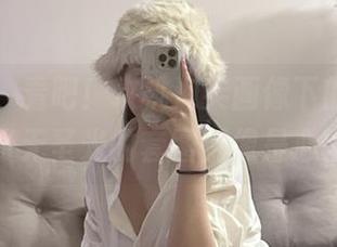 微密圈 – 看吧！玫桃泡芙画像下的女孩，随便一张无圣光的套图都像是心事重重。