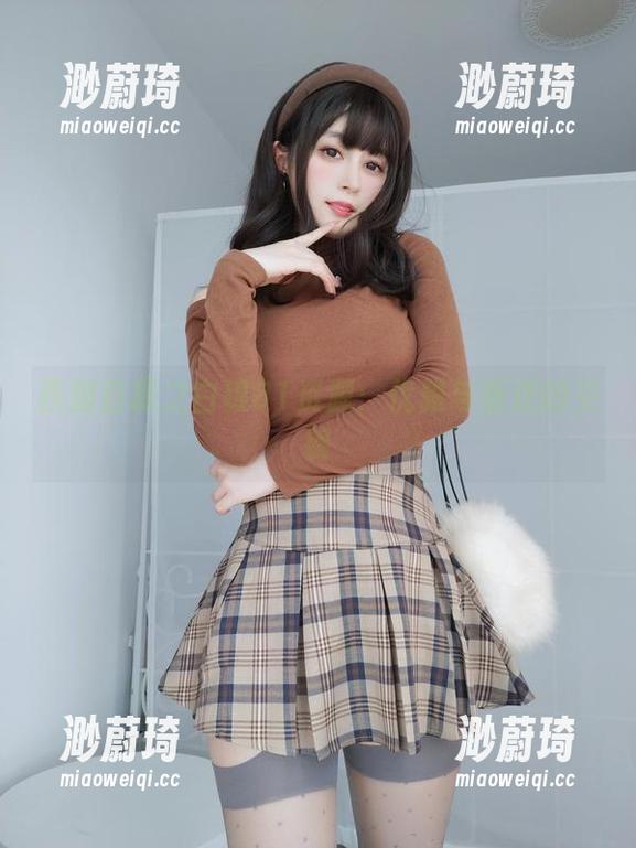 西服自摄之白银81资源：优雅与叛逆的交锋