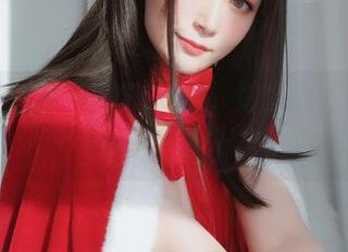 礼服图包里，白银81说，背景也能玩得起一段“时光”