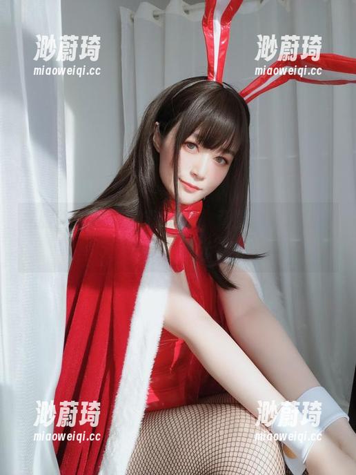 礼服图包里，白银81说，背景也能玩得起一段“时光”