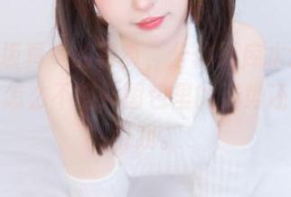 看神楽坂真冬的写真，分体死库水这组合怎么看怎么不搭，图包里的姿势还是很吸引我。