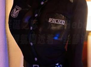 秀人网 – 圣诞之际，观看Hebe韩心雨的图包，总觉得氛围透着一丝静谧的热情。