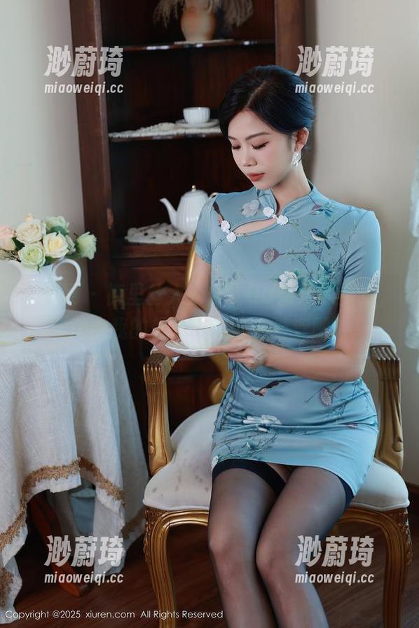 秀人网 - 裤里丝大公开，UU酱定制图集，借走我的想象力和些许羞涩吧！
