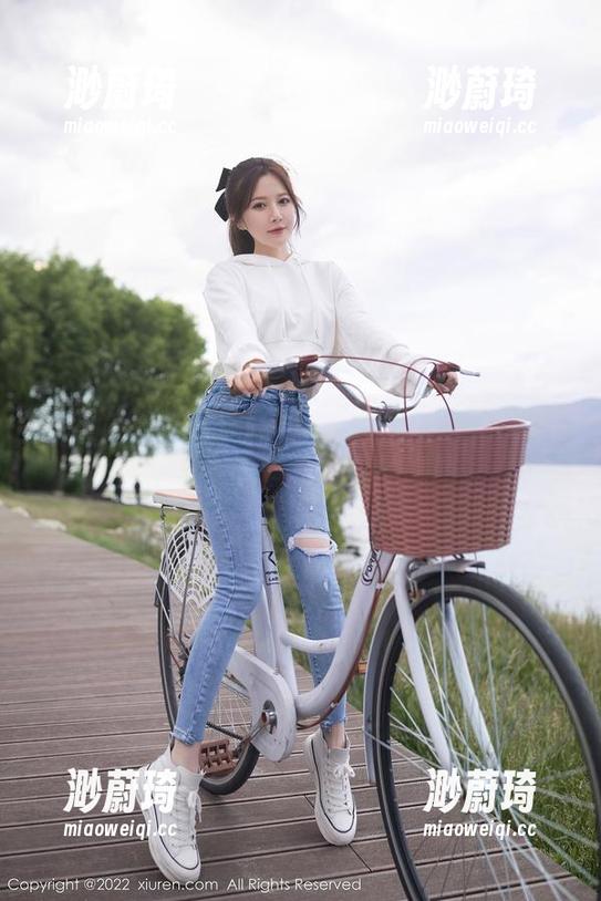 秀人网 - 大白兔吖的温柔合集：发现她，那双眼睛就像我早上的咖啡。