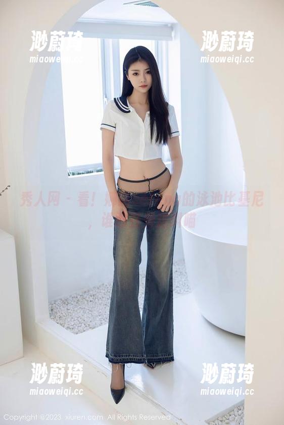 秀人网 - 看！娜露selena的泳池比基尼，谁敢在旁边叫喵