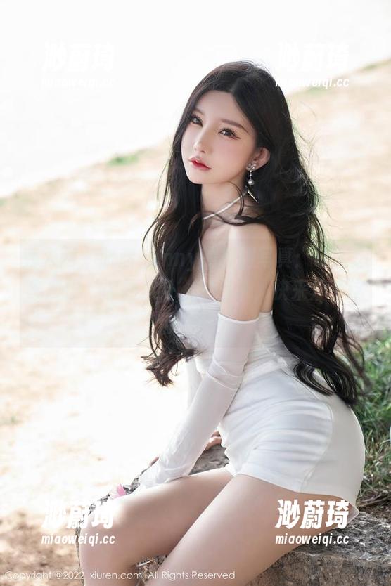 秀人网 - 晓茜sunny的校服写真：让人想念那段‘课间八卦’的日子，快来分享这份怀旧！