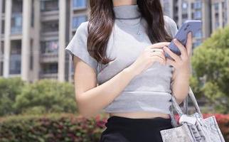 秀人网 – 一张图片，做个透明的杏子Yada：随意下载，别客气。