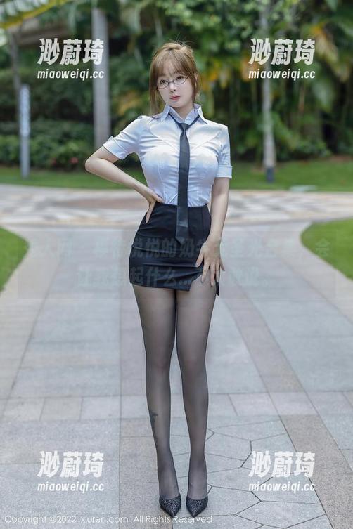秀人网 - 模特悦悦的奶牛无圣光合集，会让我想起什么...不太敢说。