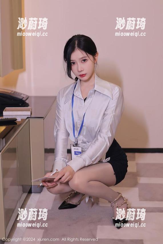 秀人网 - 总想告诉你，温妮的高清眼镜合集有种魔力吸引，来吧来吧