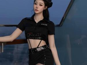 秀人网 – 穿上这身，蕊蕊ruirui套装合集里的自信——我也想！