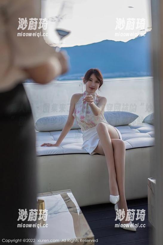 秀人网 - 图集来了！豆瓣酱穿网袜的“妙”图，看了多少次都不厌！快下载体验一波！