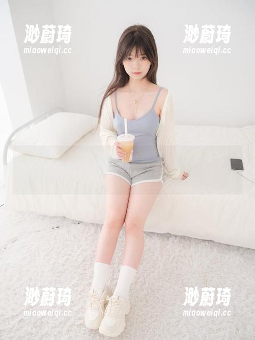 紧急企划再次发力，白丝格子裙照照片美得让人心虚！