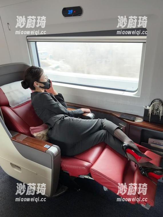 微密圈 - 脸红Dearie精选：光滑如油的秘书合集，怎么会有这么迷人？