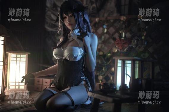 芊川一笑MNK 图库里的白色秘笈,芊川一笑MNK来撩,让你笑出腹肌!