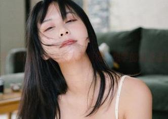 萌芽儿o0穿上制服，cos迷人无极限，想学的朋友请速速下载！