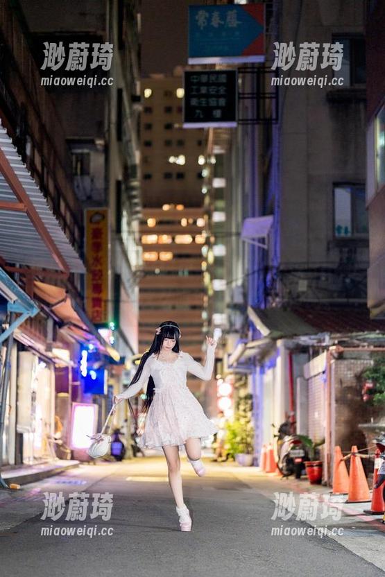 我是不是该好好想想，为什么落落Raku的夏日作品这么吸引，下载还没动。