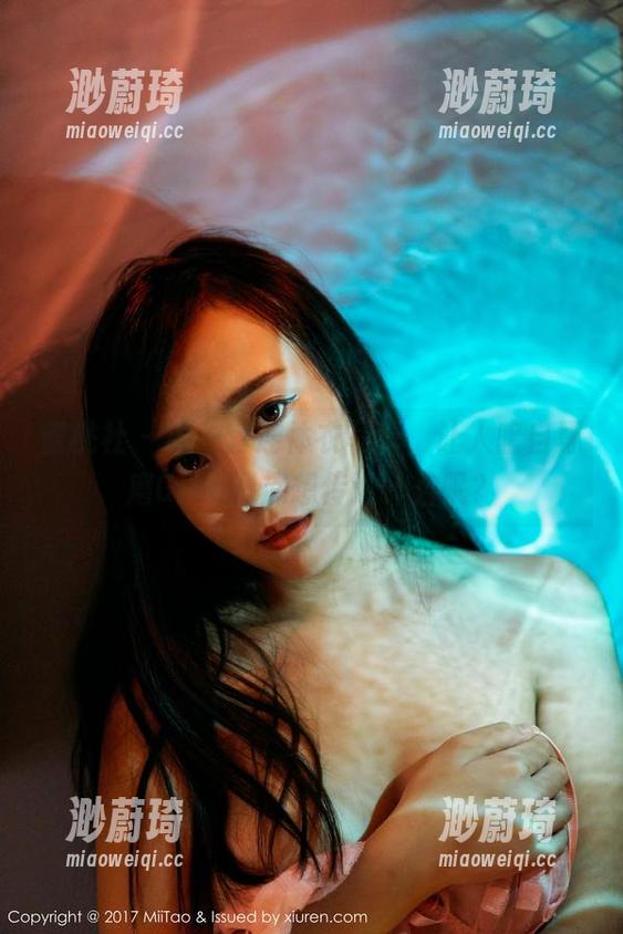 蜜桃社-Gina 蜜桃社 - 这一套连体衣写真,让人暗自琢磨Gina到底想传达什么呢?