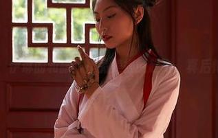 蜜桃社 – 看，伊琳的和服，作品美得能起飞，真后悔没带墨镜！