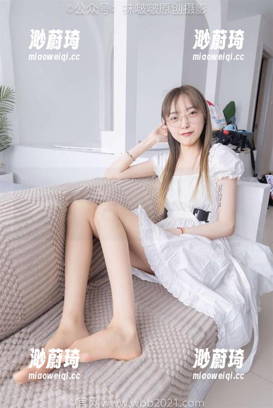 袜啵啵 - 怎么小淳的作品提到短肉丝（脚尖加固款）时，我总是联想到食物呢，肚子饿了吗？