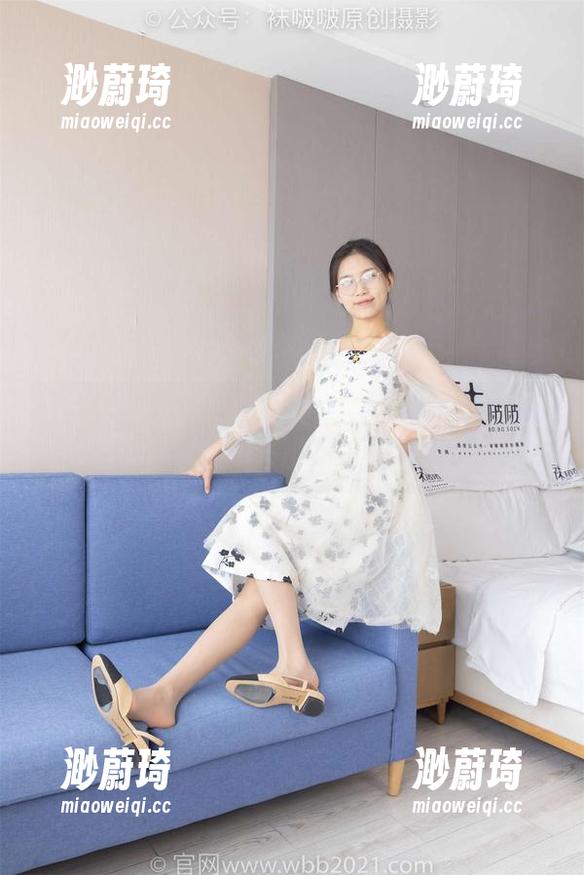 袜啵啵 - 高清合集来袭：甜甜圈的波点黑丝，透明脚尖让人忍不住想要多看几眼