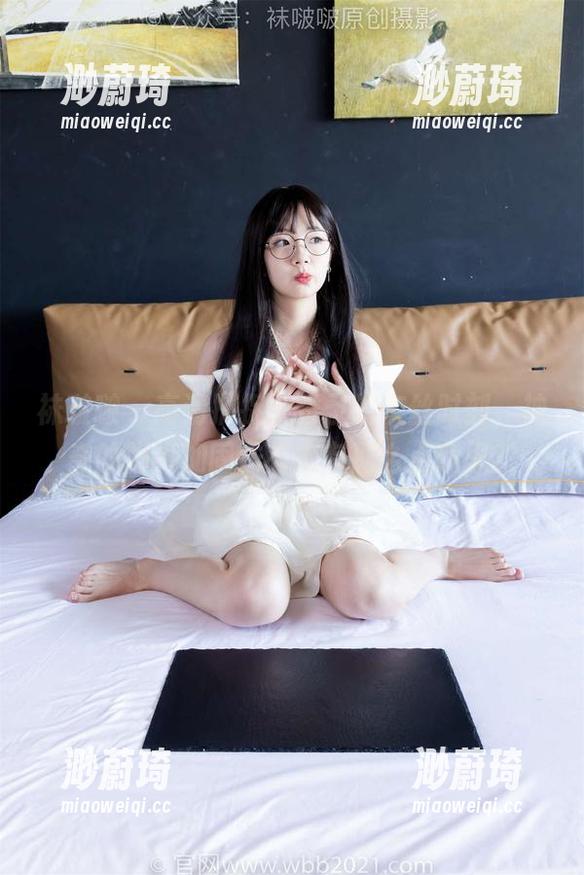 袜啵啵 - 高清捕捉，稚予的灰丝时刻，神奇的脚尖加固法有木有那么点意思？