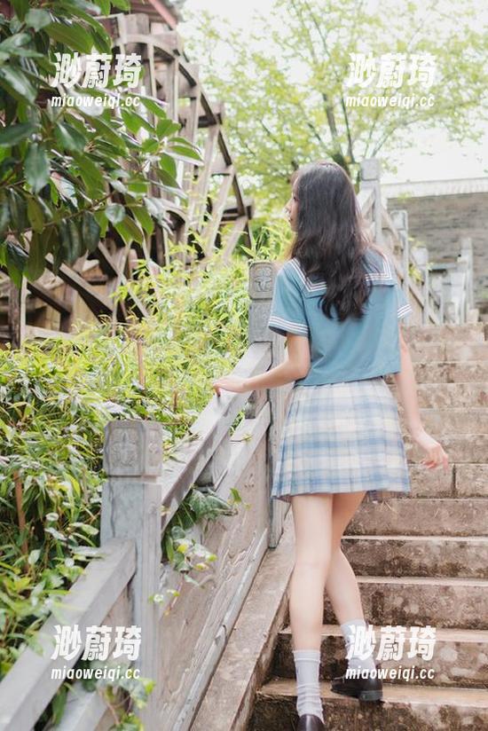 西瓜少女的高清套图，凤凰新村里的日常姿态，简单又真实。